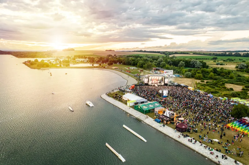 Ve čtvrtek startuje Štěrkovna Open Music, kapela Nebe festivalu složila narozeninovou píseň