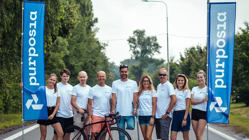 Tým PURPOSIA Group pojede na kole 2222 kilometrů Českem pro Lukáše Černotu, který skončil po úrazu na vozíku. Jeho snem je být profík v ragby i hodu oštěpem