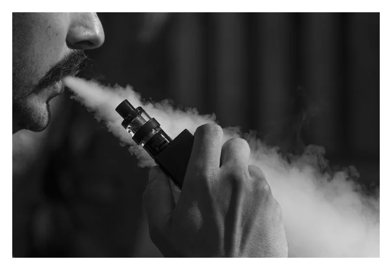 Ministerstvo zdravotnictví připravuje změnu vyhlášky, která by v Česku zcela znemožnila prodej elektronických cigaret