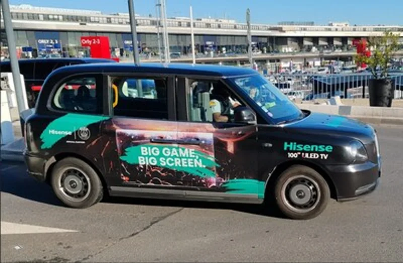 Společnost Hisense France slaví úspěšnou dekádu na trhu a propaguje 100palcové obrazovky kampaní "Big Game, Big Screen"