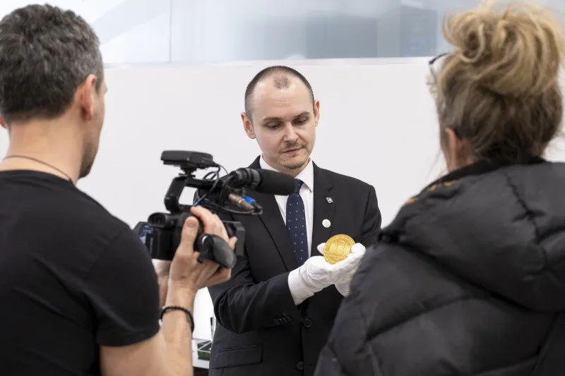 Zlaté léto. Žlutý kov opět přepisuje historické tabulky