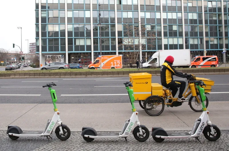Nová studie: i zlomek plánované výroby baterií v EU může podpořit přechod na lehká elektrická vozidla (LEV)