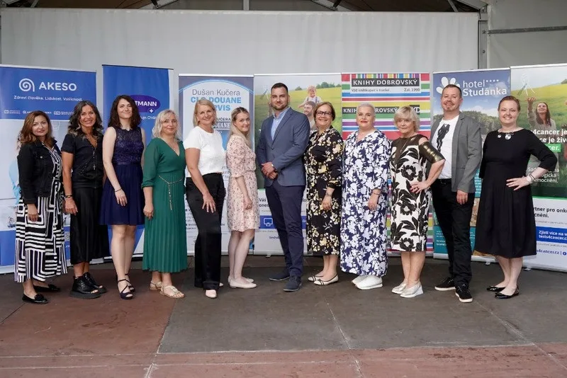 Živě: Čtrnáct finalistů bojuje o titul Anděl mezi zdravotníky