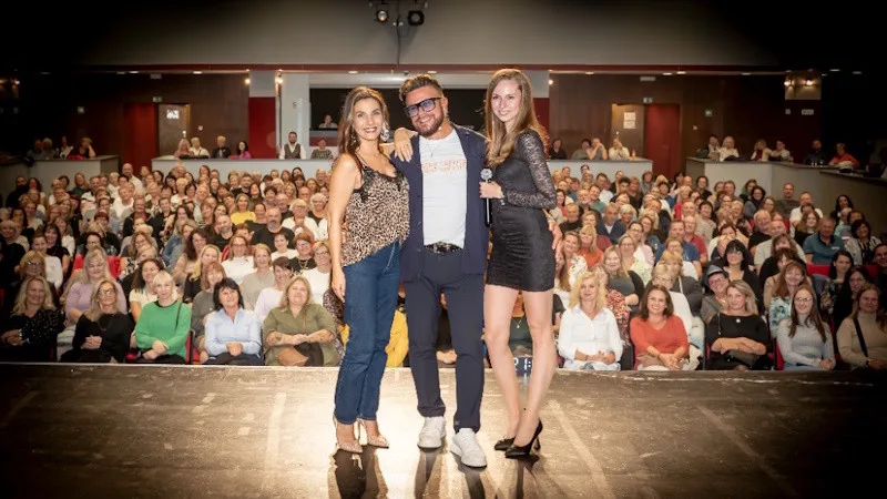 Osmany Laffita je znovu na turné s talk show Kafe u Osmanyho