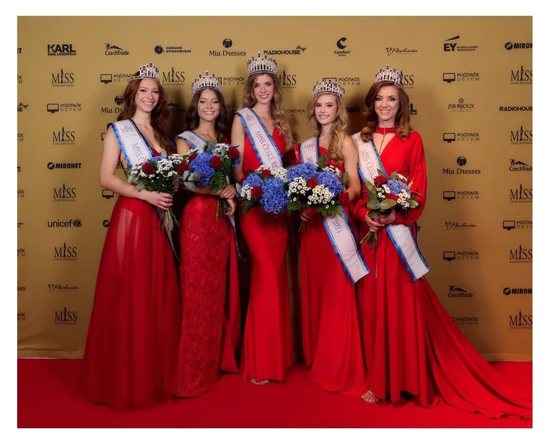 Nejkrásnější Češkou je Karin Bacilková z Brna. Miss České republiky se zapojila do pomoci obětem povodní
