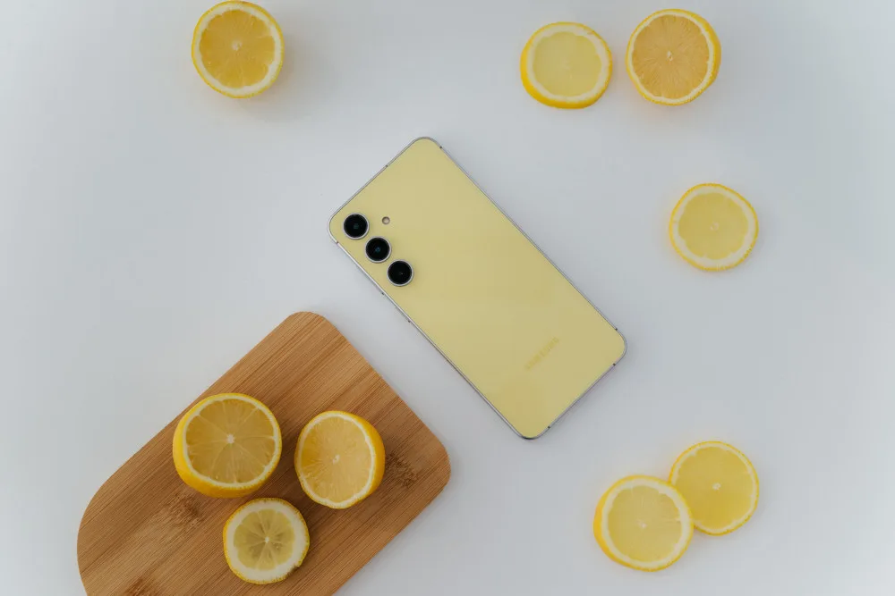 Galaxy S24 FE a řada Galaxy Tab S10 přináší zářivé barvy, špičkový výkon a Galaxy AI