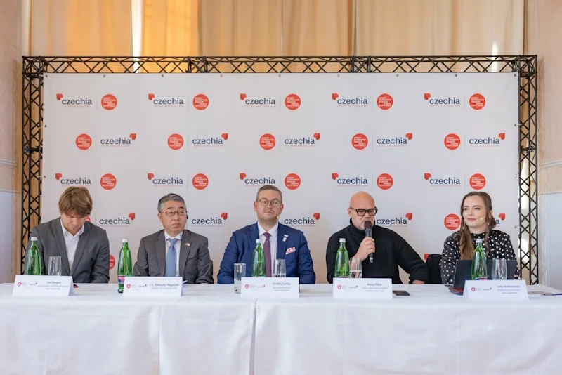 Moderna s odkazem na tradici