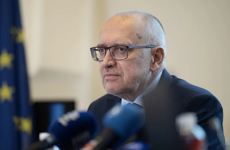 Živě TK: Financování nepedagogických pracovníků ve školství