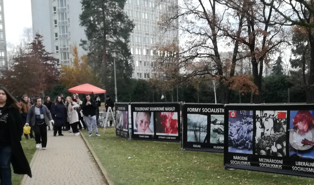 "Šokující a drastické." Kontroverzní akce pobouřila studenty i veřejnost.