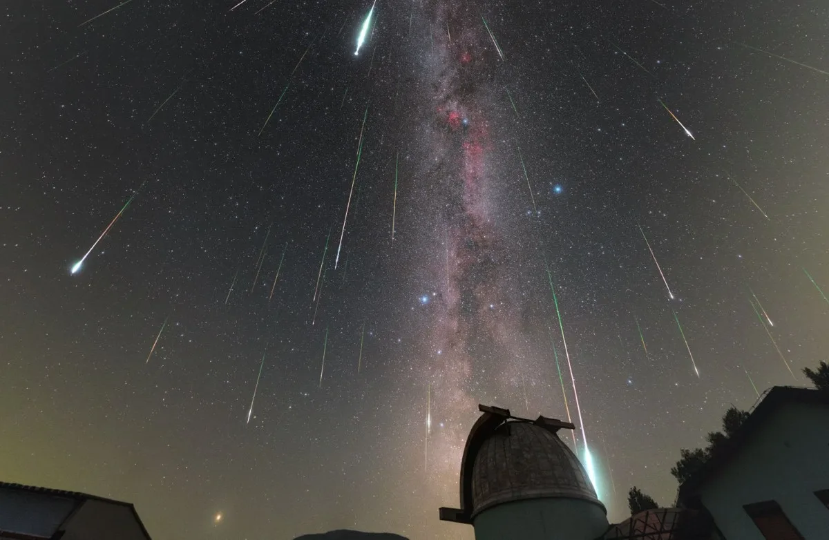 Dnes v noci vrcholí roj Perseid. K vidění bude až 30 padajících hvězd za hodinu