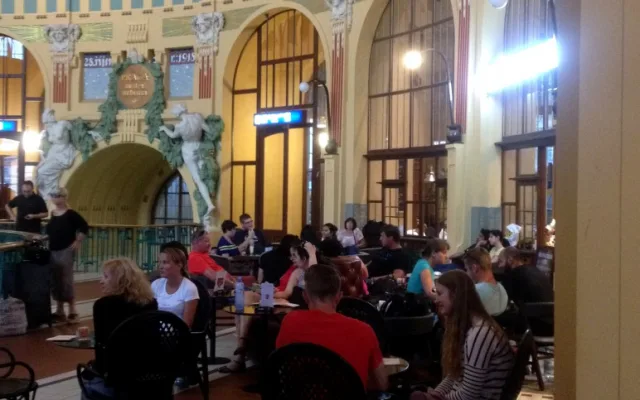 Fantova kavárna hlásí znovu otevřeno, podává se tu indická káva