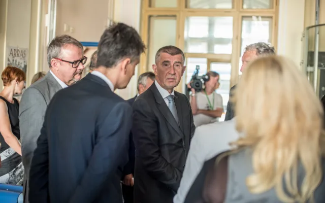 Předseda vlády dorazil do Budějc. Lidé ho uvítali protibabišovskými pokřiky.