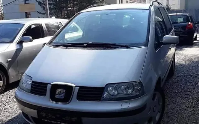 Ukradený Seat Alhambra.
