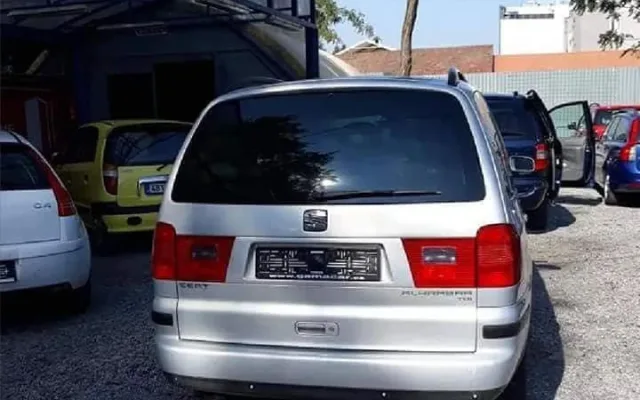 Ukradený Seat Alhambra.