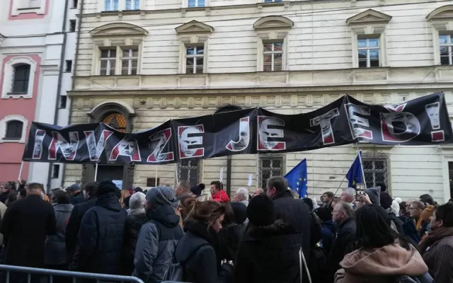 Tisíce lidí v Praze na Staromáku žádaly odchod premiéra.