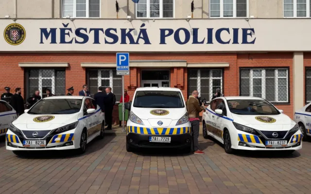 Olomoučtí strážníci budou jezdit novými elektromobily.
