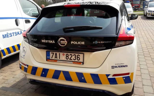Olomoučtí strážníci budou jezdit novými elektromobily.