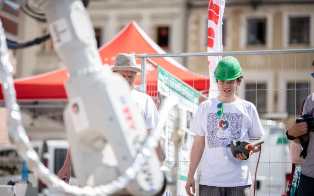 V Budějcích začal sochařský festival, sochy tiskne i robot.