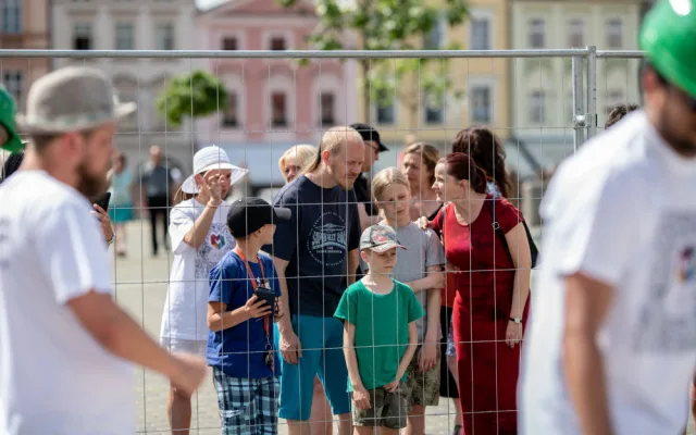 V Budějcích začal sochařský festival, sochy tiskne i robot.