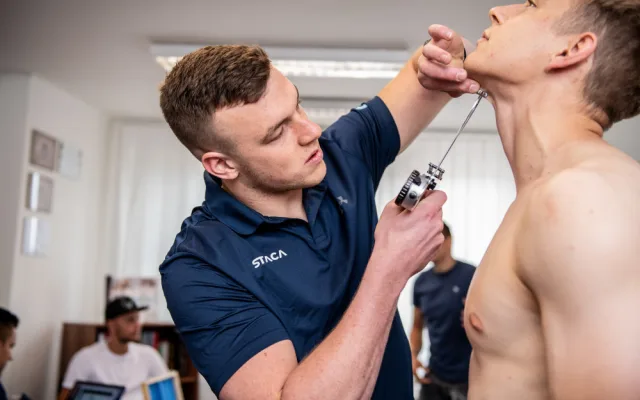 Nerad odmítám lidi, ale den má bohužel jen 24 hodin, říká budějcký trenér Dominik Kodras.