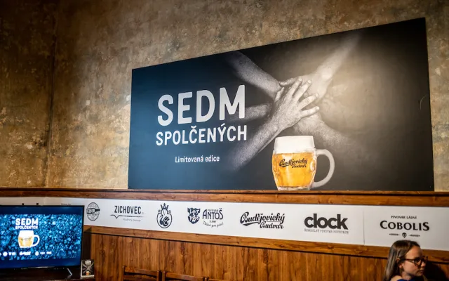 Představení Sedmi spolčených.