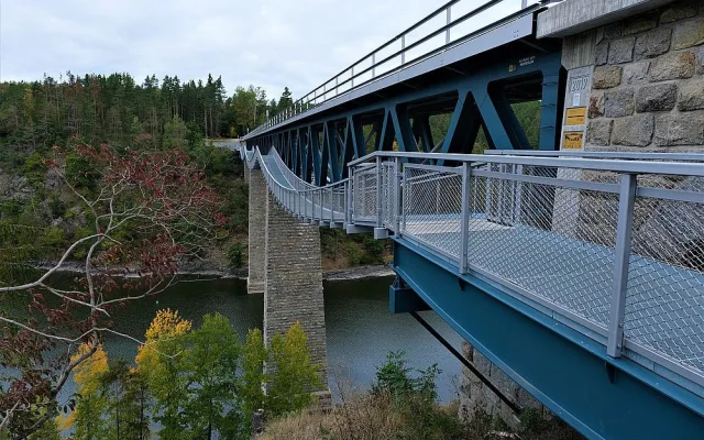 Železniční most v Pňovanech a zavěšená lávka pro pěší i cyklisty má Cenu Patria Nostra