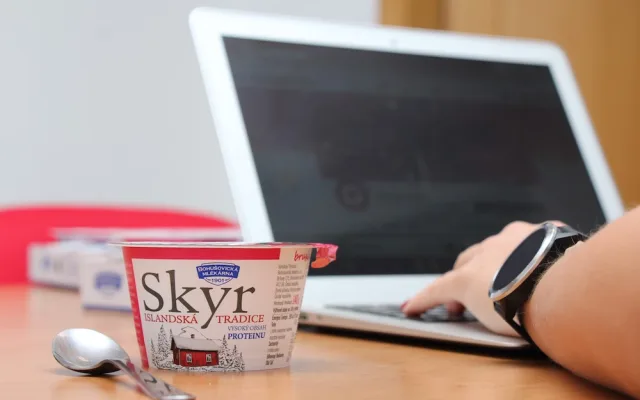 Islandská tradice v českých domovech. SKYR Bohušovické mlékárny zasytí, potěší a osladí vám den. A venku má novou zimní edici!