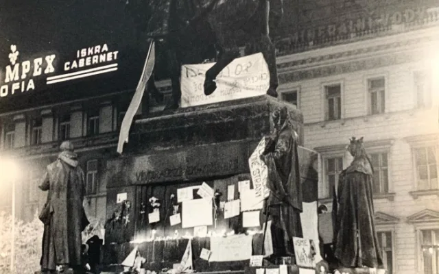 Nikdo nevěděl, jak to bude dál, říká účastník a autor fotek z listopadu 1989.