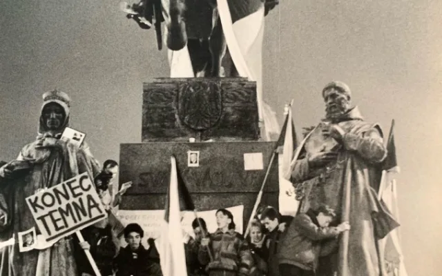 Nikdo nevěděl, jak to bude dál, říká účastník a autor fotek z listopadu 1989.