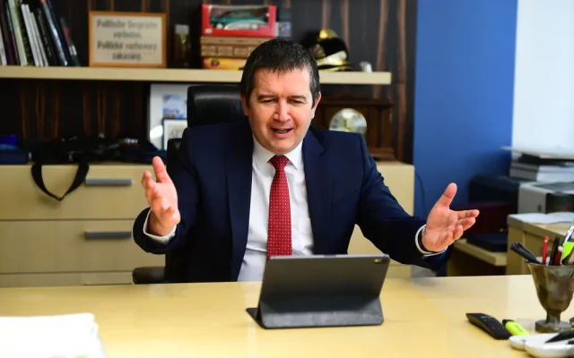 Sjezd ČSSD bude po volebním pátku dnes pokračovat hlavně programovou debatou