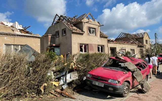 Svítání ukázalo následky včerejší bouřky v plném rozsahu, potvrzeno je pět obětí