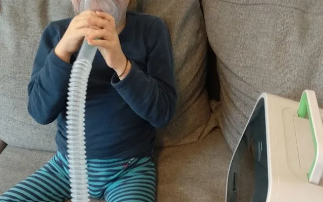 V Kostelci nad Orlicí se složili malému Zdendovi na doplacení vozíku. Zdenda bojuje se spinální muskulární atrofií
