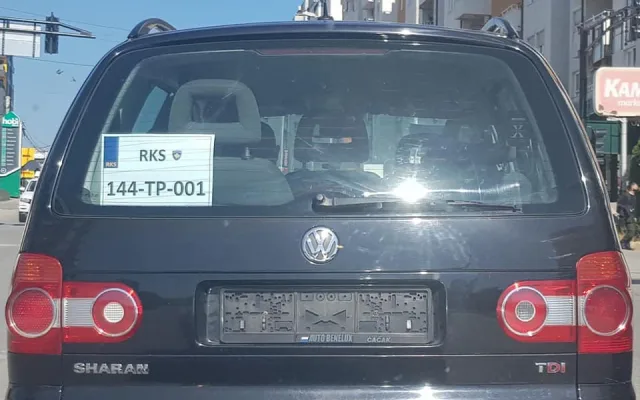 Kontroly registračních značek na kosovských hranicích.
