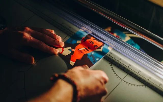 Beru jako zázrak, že si něco nakreslím a lidi si to chtějí pověsit na zeď, říká ilustrátor Luke Tomski