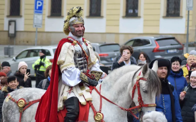 Svatý Martin přivezl do Brna na bílém koni první letošní víno