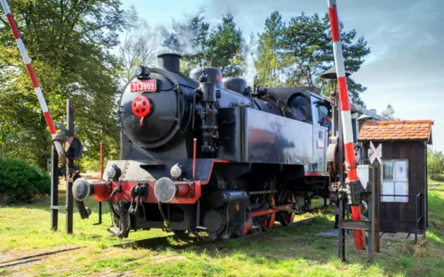 Spolek zachraňuje parní lokomotivy a vrací je zpátky na koleje, teď shání peníze na generální opravu jedné z nich
