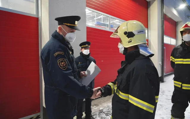 Do civilu po 42 letech. Šumperští hasiči se dojemně loučili s usměvavým rekordmanem