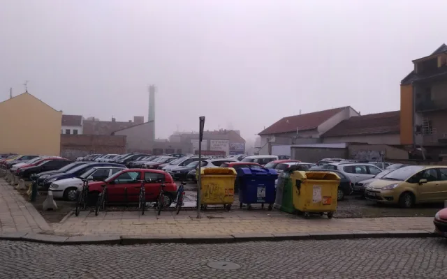 Prostějov chce prodat pozemky po bývalé sodovkárně v centru. Podezřelá transakce před volbami, zuří opozice
