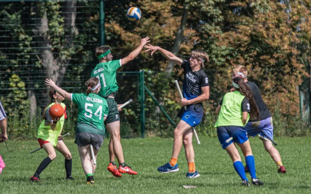 Chrániče na zuby a zlatonka v trenýrkách. Přečtěte si, jak se v Praze hraje famfrpál
