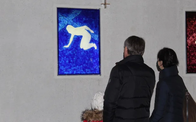Kundera jako Jidáš. Brněnský futuristický kostel připomíná autorovo „selhání“