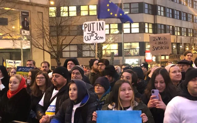 VIDEO: Ukrajinský prezident Volodymyr Zelenskyj hovořil k tisícům lidí na Václavském náměstí