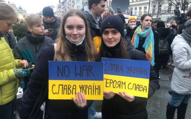 VIDEO: Ukrajinský prezident Volodymyr Zelenskyj hovořil k tisícům lidí na Václavském náměstí