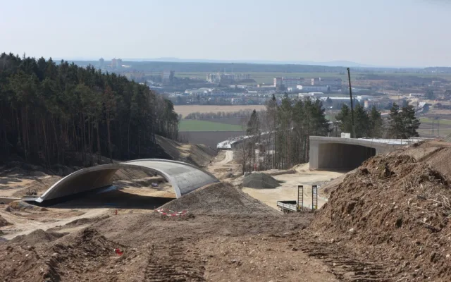 Náročné budování Západního okruhu Plzně za 2,2 miliardy běží podle plánu, stavba nenabírá žádné zpoždění