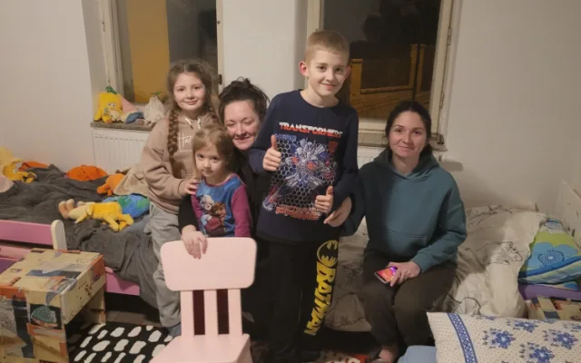 Dobrovolníci mění prázdné domy v zázemí pro ukrajinské maminky s dětmi, chybí jim však vybavení