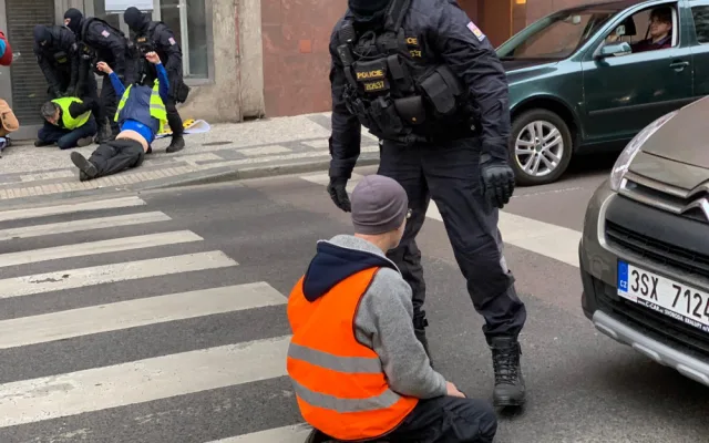 Aktivisté blokovali dopravu už třetí den za sebou. Tentokrát na I.P. Pavlova.