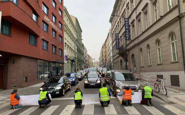 Aktivisté blokovali dopravu už třetí den za sebou. Tentokrát na I.P. Pavlova.