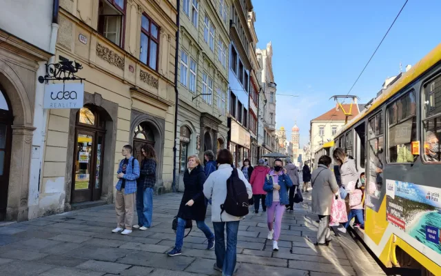 Je nám to líto, ale legenda skončila, říká majitel trafiky na náměstí. Noviny se tam prodávaly více než 100 let