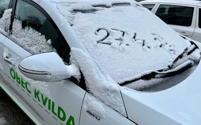 Kvildu zasypal na sníh. Místní netrpělivě čekají na teplejší počasí, vzkázal starosta