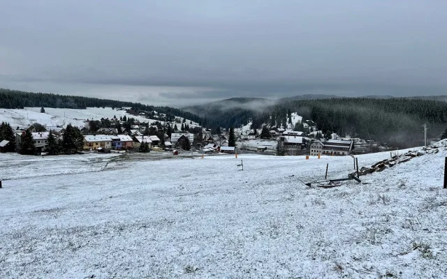 Kvildu zasypal na sníh. Místní netrpělivě čekají na teplejší počasí, vzkázal starosta