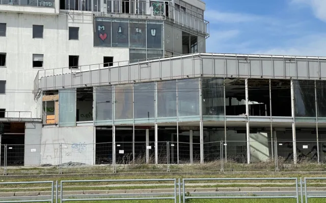 Co si myslí zastupitelé Plzně o demolici slavného "skleněného pekla" a následném využití vzniklého prostoru?